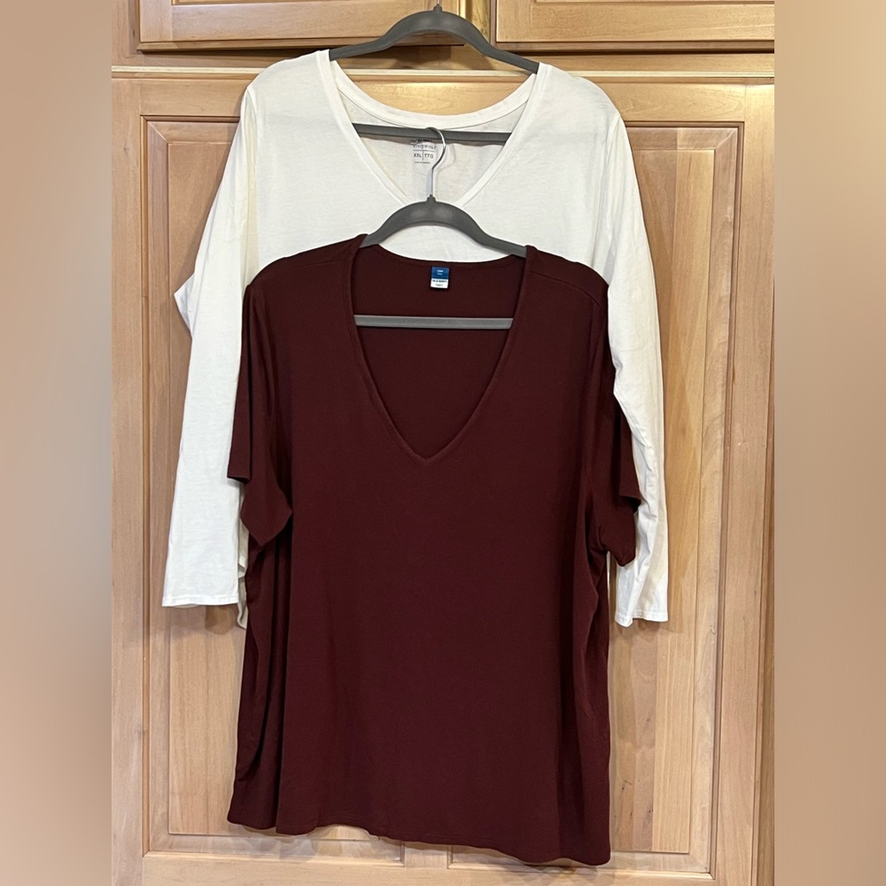 Lot of 2 Women’s old Navy Tees